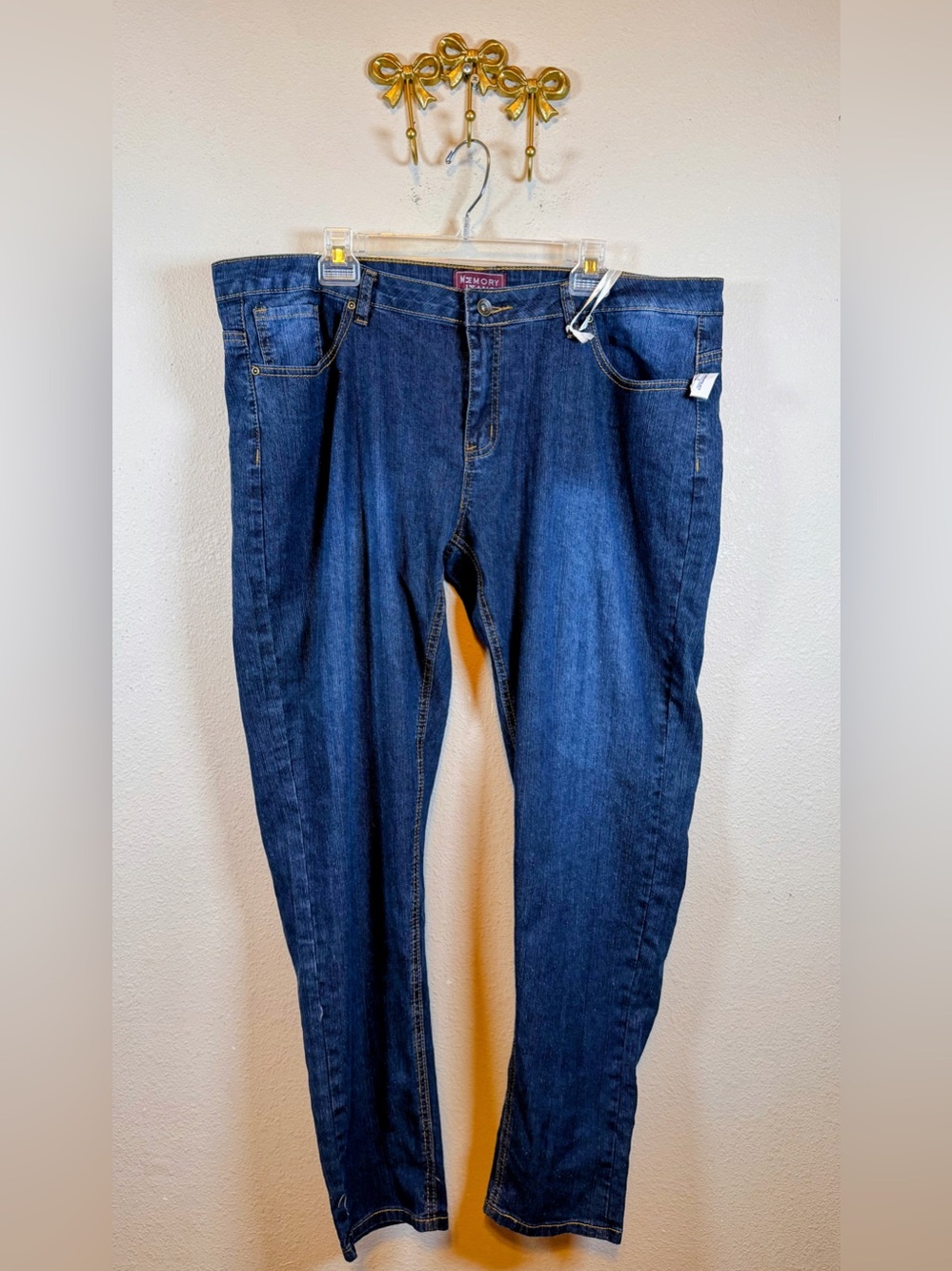 Memory Women's Boutique Brand Skinny Jeans in Dark Blue. Size 20